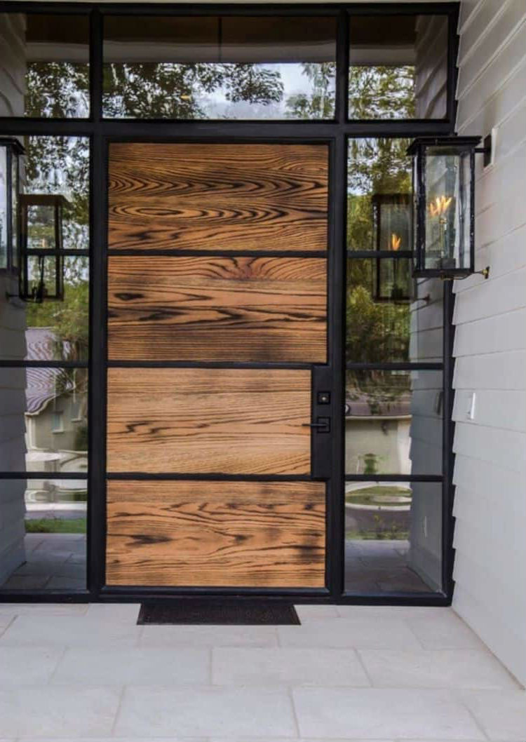 современные деревянные входные двери 2021