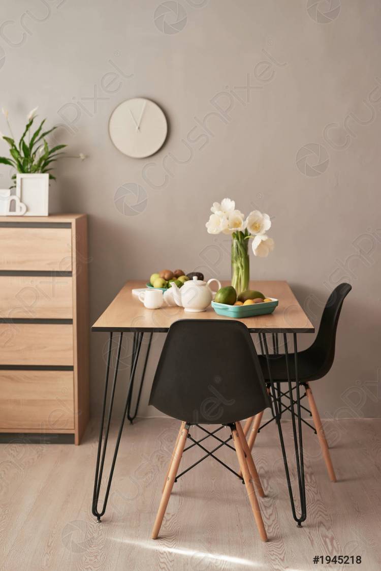 Обеденный стол в стиле лофт со стульями маскирует интерьер фото черные стулья за обеденным столом в светлой столовой с цветами остров кухни и стол в современном интерьере квартиры