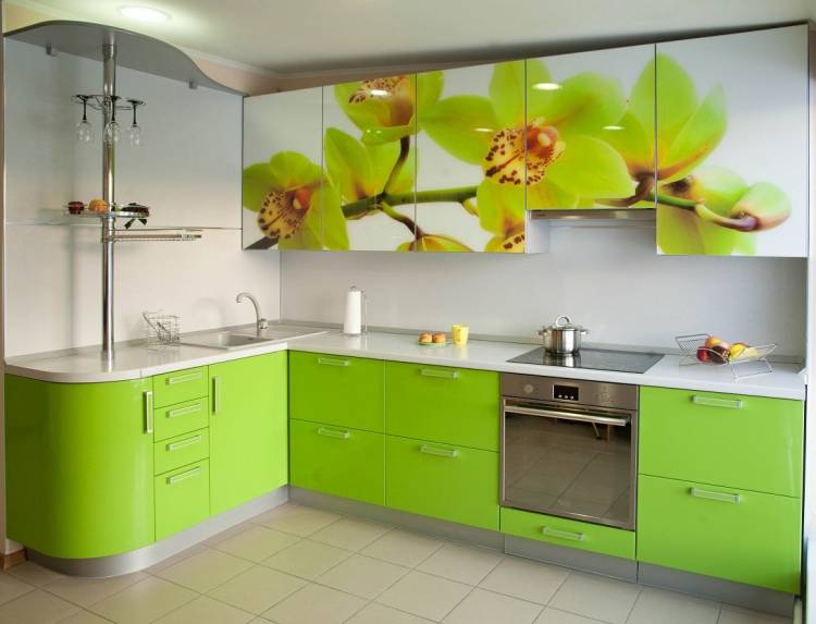 Зеленый или салатовый кухонный гарнитур в интерьере кухни