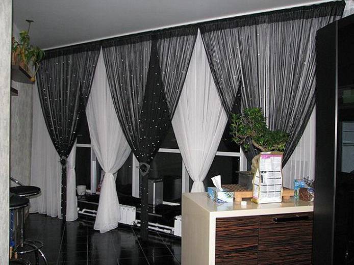 Нитяные шторы в интерьере гостиной фот