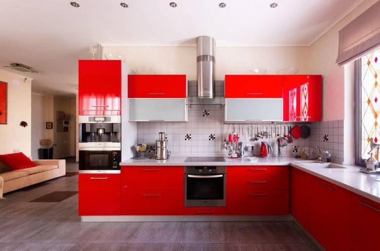 Кухня Иван угловая красного цвета с белой столешницей на заказ в Москве и Московской области