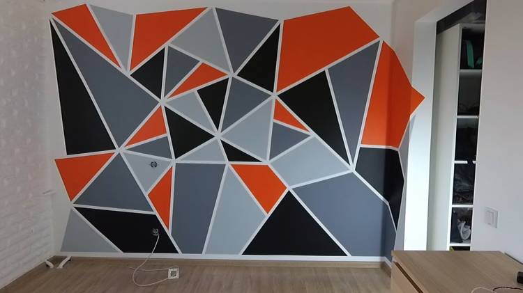 An interesting solution to renovate! Geometric wall painting