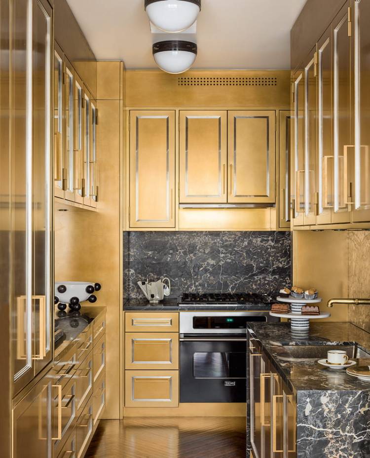 Дизайн кухни в золотом цвет