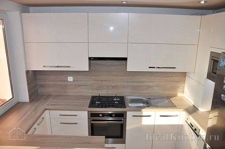Белая угловая кухня с деревянной столешницей: 100+ идей дизайна