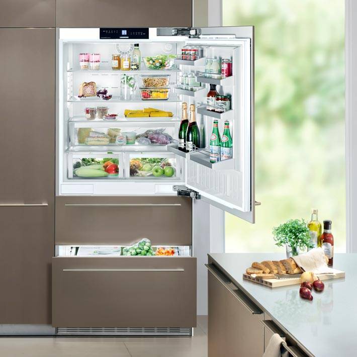 Эстетика и функциональность встраиваемого холодильника в интерьере кухни