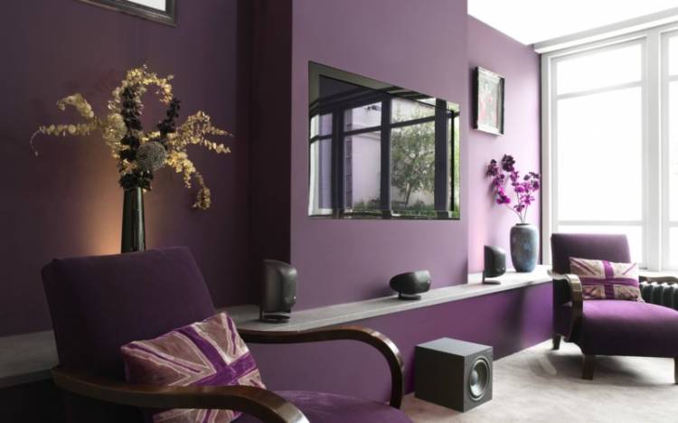 Стены фиолетового цвет
