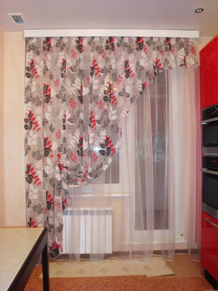 Ассиметричные шторы на кухню: 101 фото в интерьере