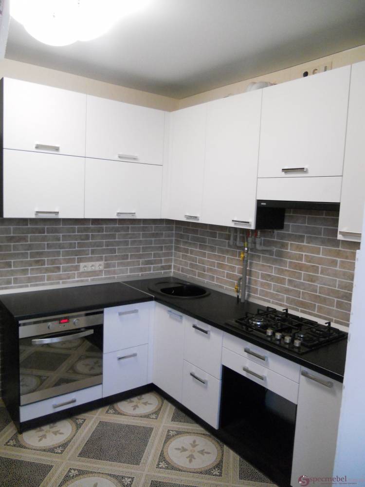 Белая кухня с черной вытяжкой: 115 фото в интерьере