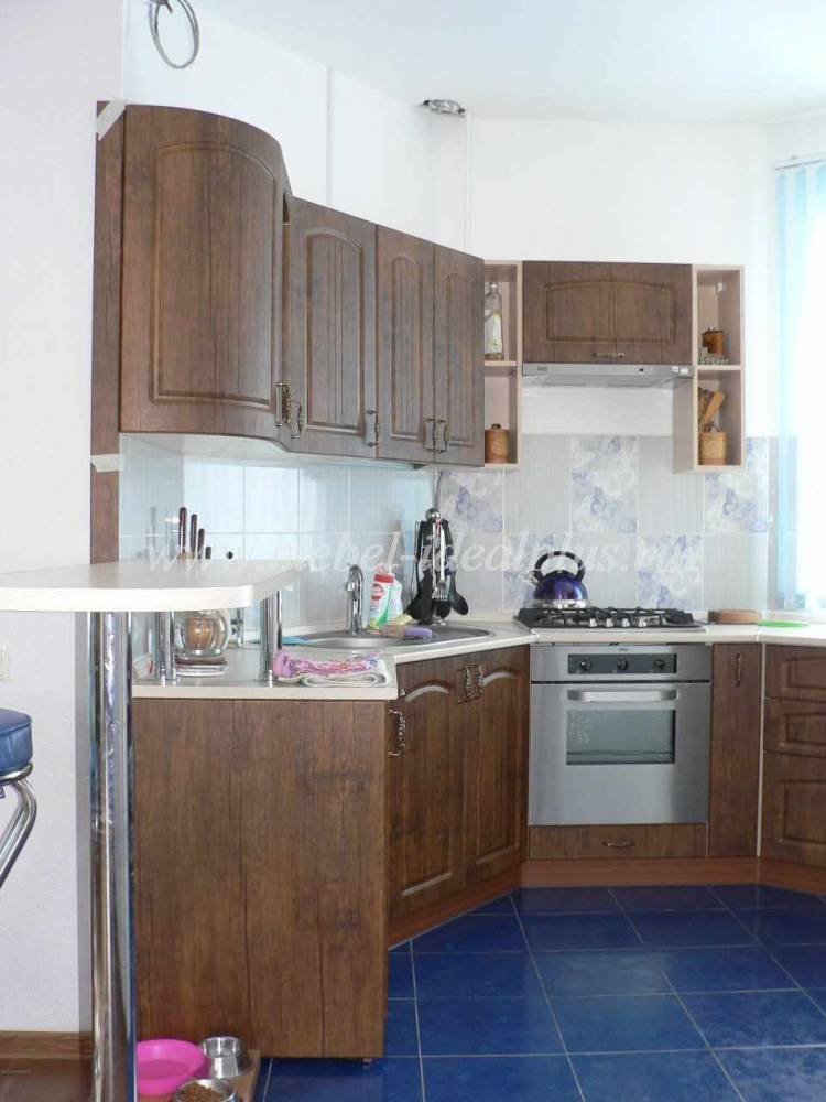Классический кухонный гарнитур для маленькой кухни в Екатеринбург