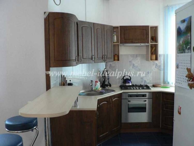Классический кухонный гарнитур для маленькой кухни в Екатеринбург