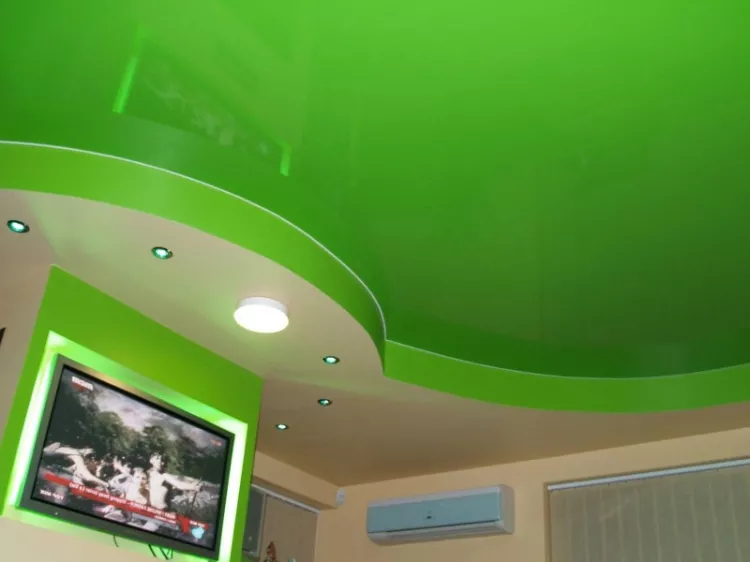 Зеленый натяжной потолок в интерьере, установка, фот