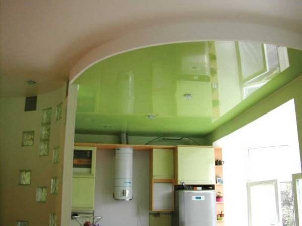 Натяжные потолки на кухню, как выбрать, , тканевые, на основе ПВХ, с газовой плитой, бесшовные, со швом
