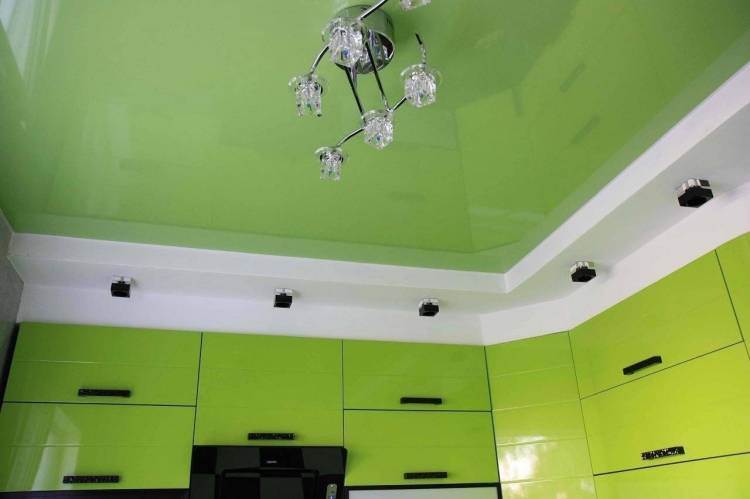 Зеленый потолок на кух
