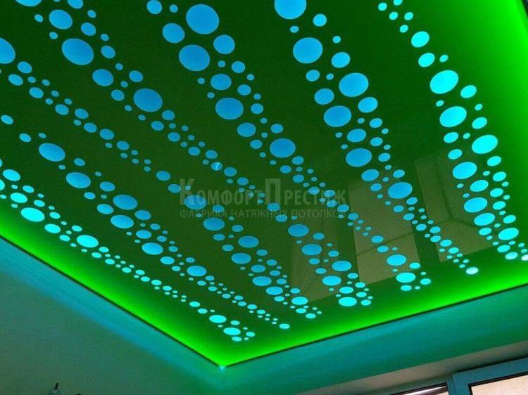 Зеленый натяжной потол