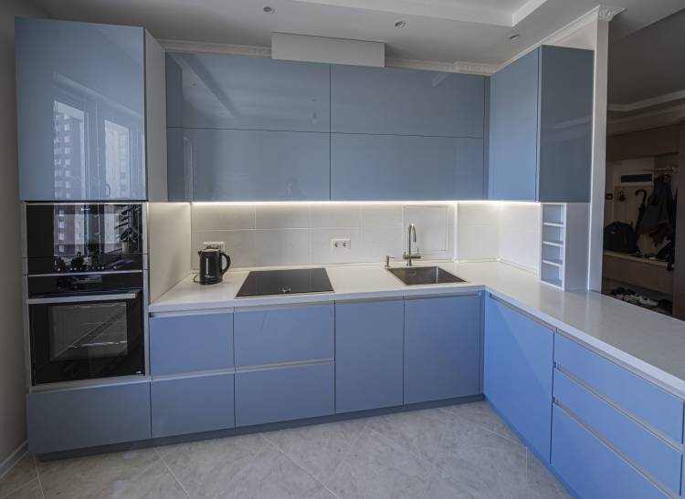 Горизонтальные шкафы на кухне: 101 фото в интерьере