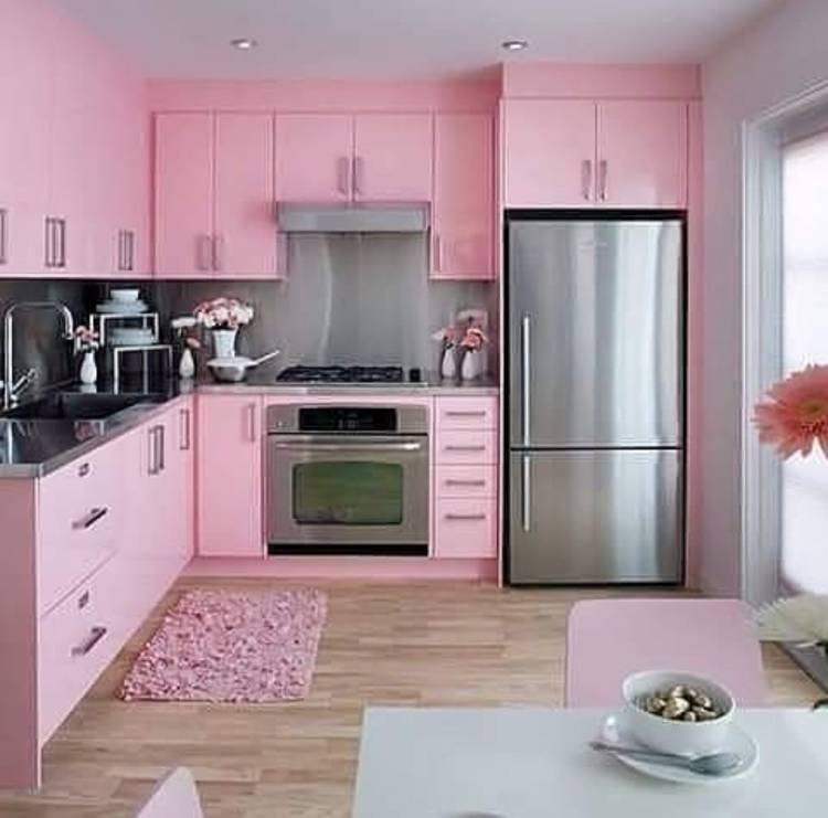 Интерьер кухни в серо розовых тонах