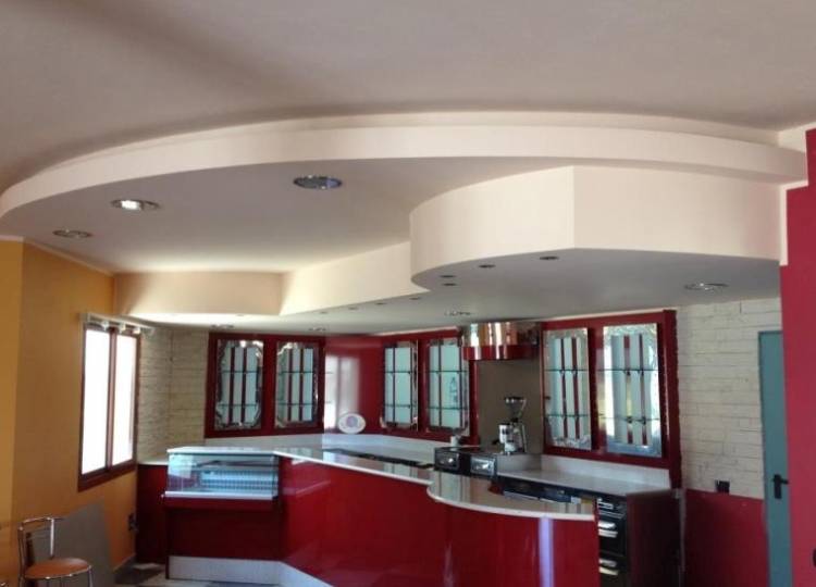 Потолок из гипсокартона на кухне и его особенности