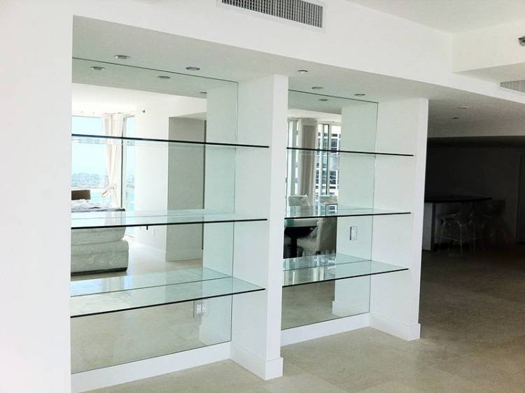 Качественные стеклянные полки для дома и офиса недорог