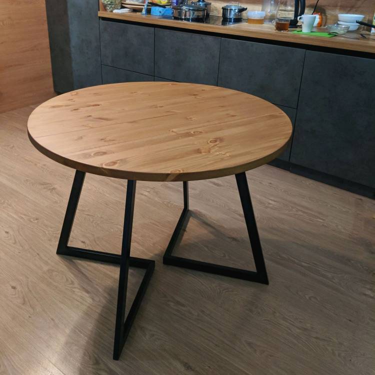 Круглый стол из массива дерева в интернет