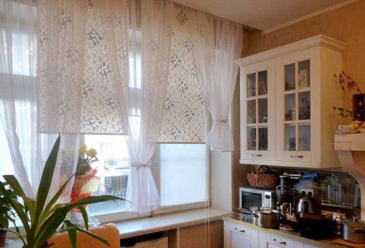 Кухонные шторы до подоконника самые стильны