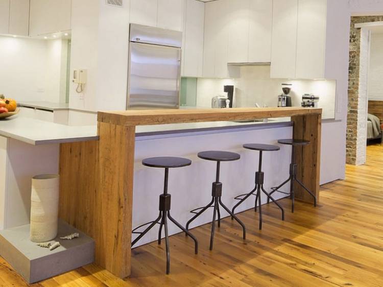 Барная стойка для кухни в квартире или доме из разных материалов