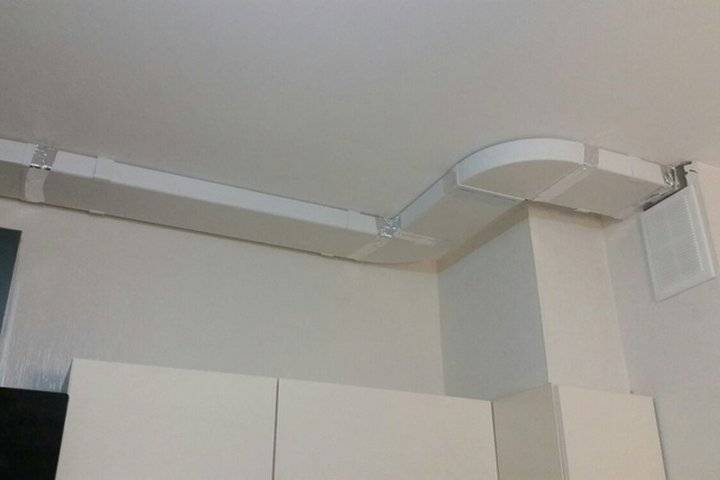 Если нет подвесных шкафов, куда прятать воздуховод вытяжки?