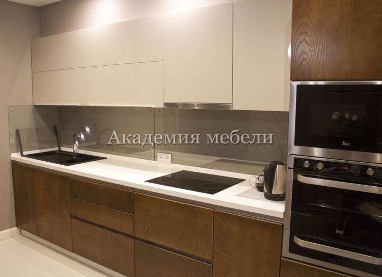 Кухня с комбинированными фасадами в Томске, фото и