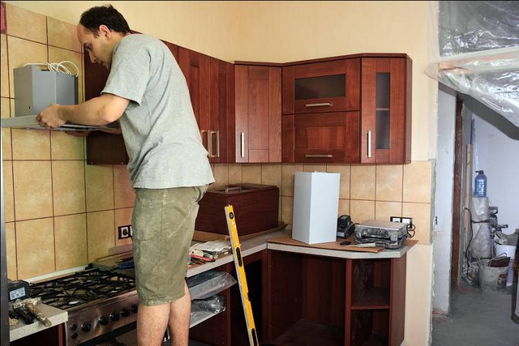 Как сделать ремонт в кухне своими руками