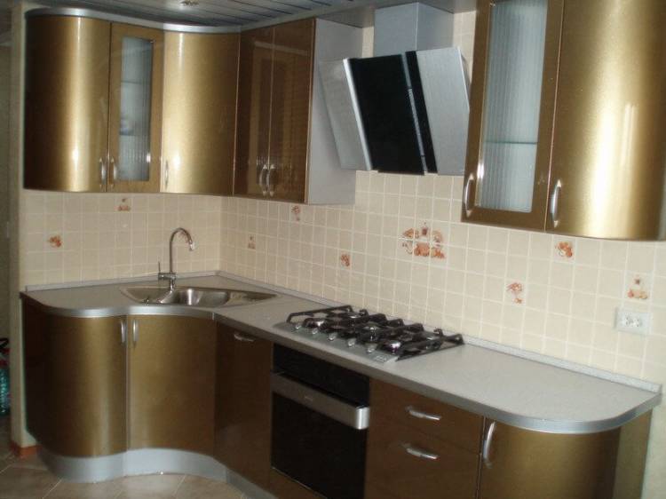 Угловая кухня с радиусными бронзовыми фасадами на заказ по индивидуальным размерам в Выхи