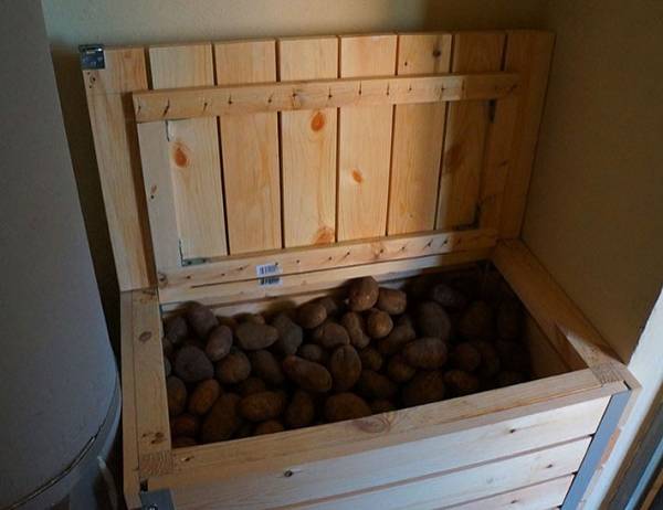 Правильное хранение картофеля на балконе зимой