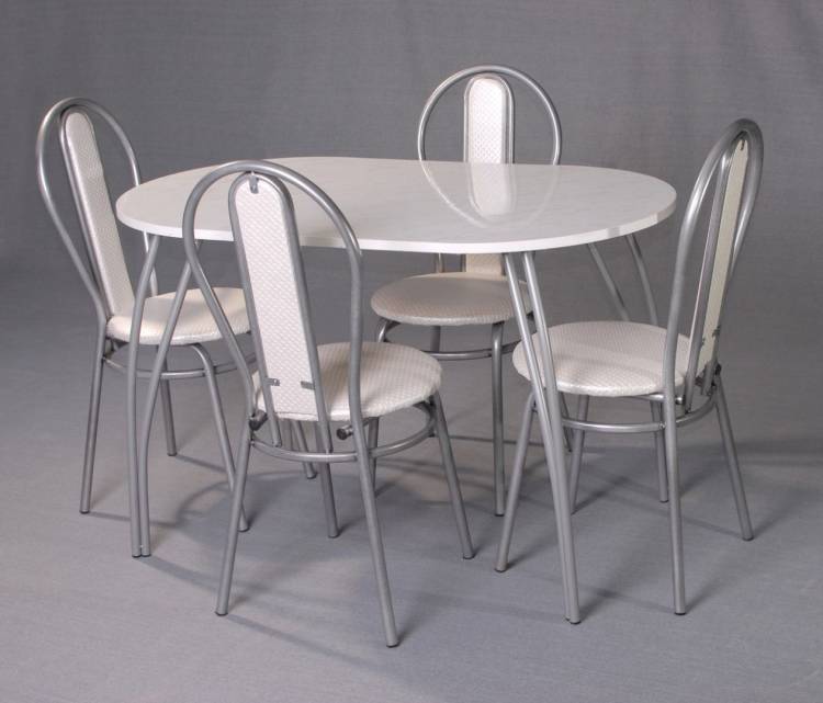 Стол обеденный на металлической опор