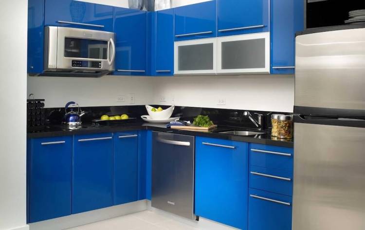 Стильная синяя кухня