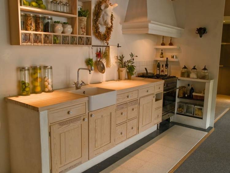 Дизайн кухни без верхних шкафов