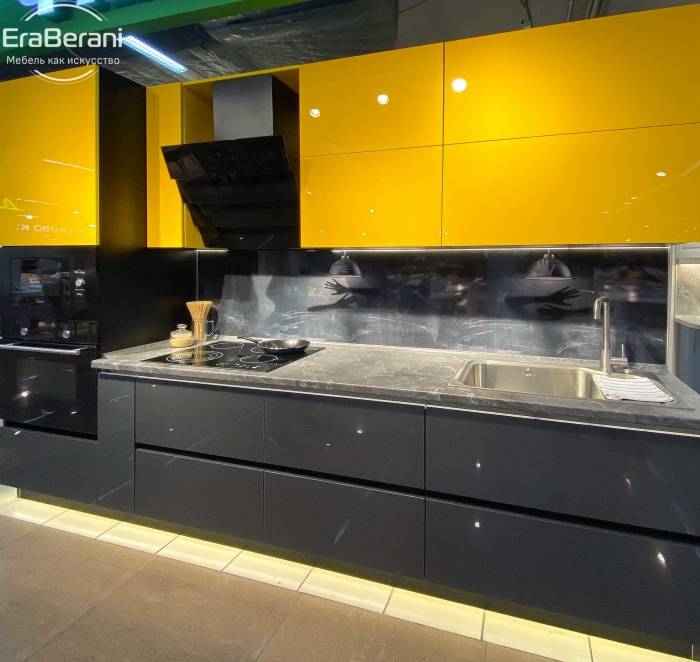 Жёлтая с черным глянцевая кухня антрацит на заказ в Москв