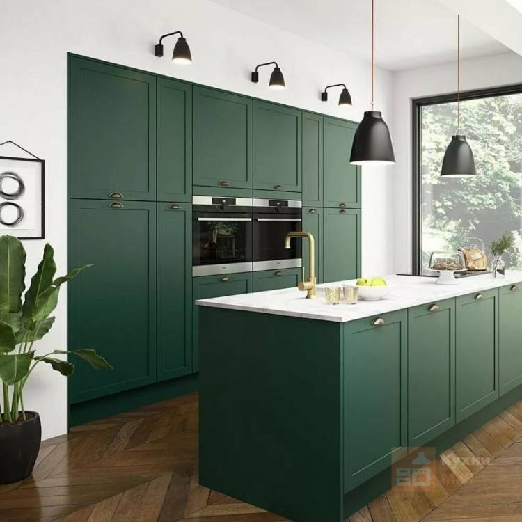 Темно зеленая матовая кухня