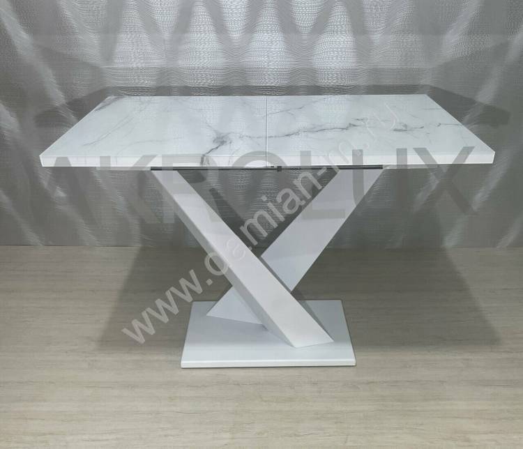 Стеклянный кухонный стол прямоугольной формы