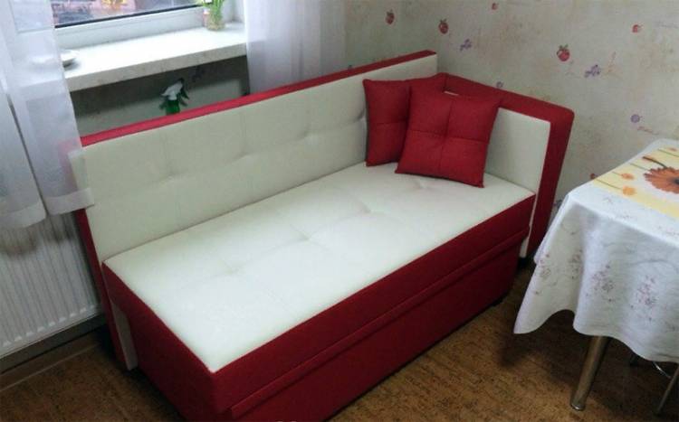 Маленький раскладной диван на кухню со спальным местом