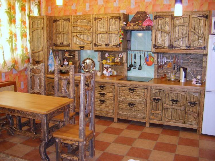 Кухни под старину на заказ из массива дерева сосны, дуба, лиственницы