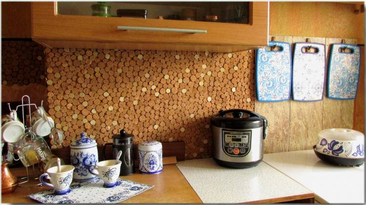 Кухонный фартук из пробкового покрытия