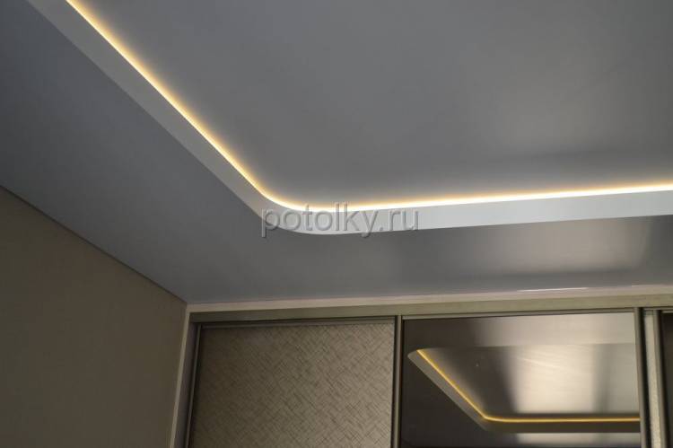 Парящий натяжной потолок сложная многоуровневая конструкция, светодиодные ленты