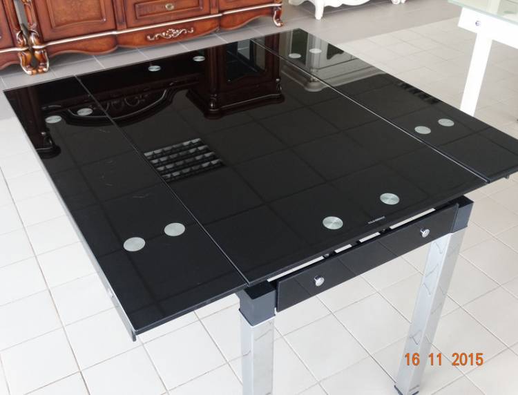 Стеклянный кухонный стол В-0