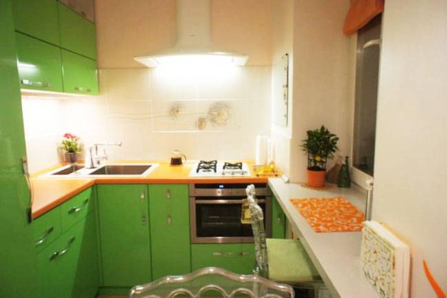 Зелёная кухня в интерьер