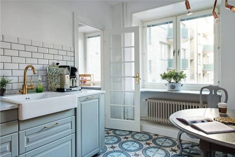 Дизайн кухни с витражным окном: 86+ идей дизайна