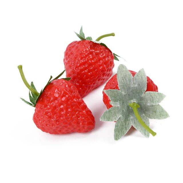 Красные пластиковые декоративные фрукты и овощи
