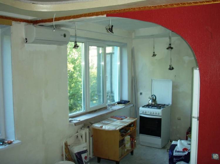 Демонтаж бетонных, кирпичных и несущих стен между кухней и комнатой в панельном дом