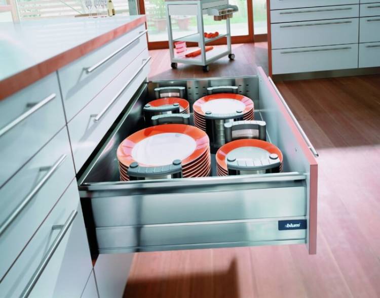 Шкаф для посуды на кухню