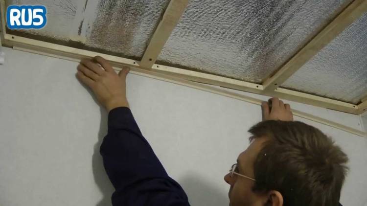 Монтаж пластиковых панелей на потол