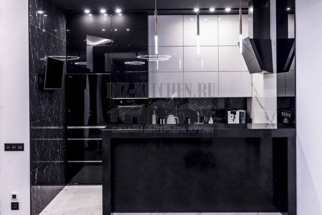 Черно-белая глянцевая кухня с черной барной стойкой