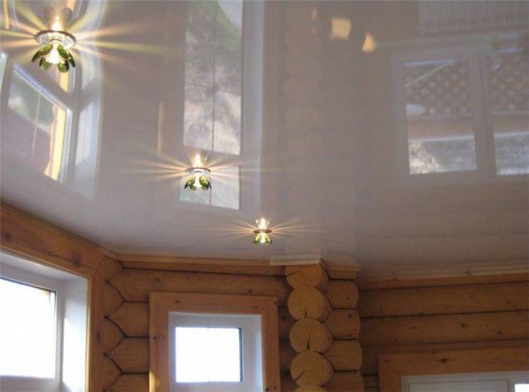Грамотный монтаж натяжного потолка в загородном доме от мастеров компании «Рестайл»