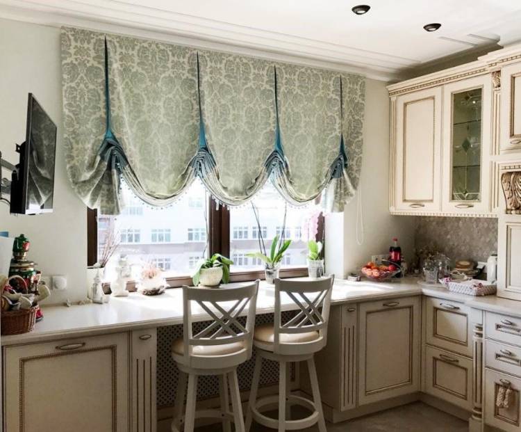 Короткие занавески и шторы на кухню
